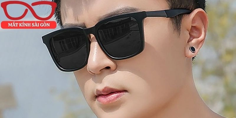 Outfit kết hợp hoàn hảo với kính mát